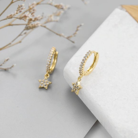*NEW Gold Diamond Star Drop Huggie Hoop Earrings - Picture 5 of 8
